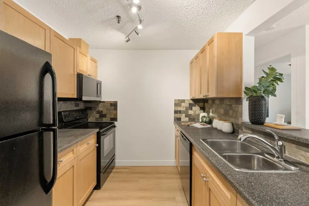 930 18 Avenue SW Calgary AB T2T 0H1