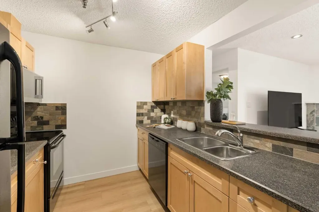 930 18 Avenue SW Calgary AB T2T 0H1