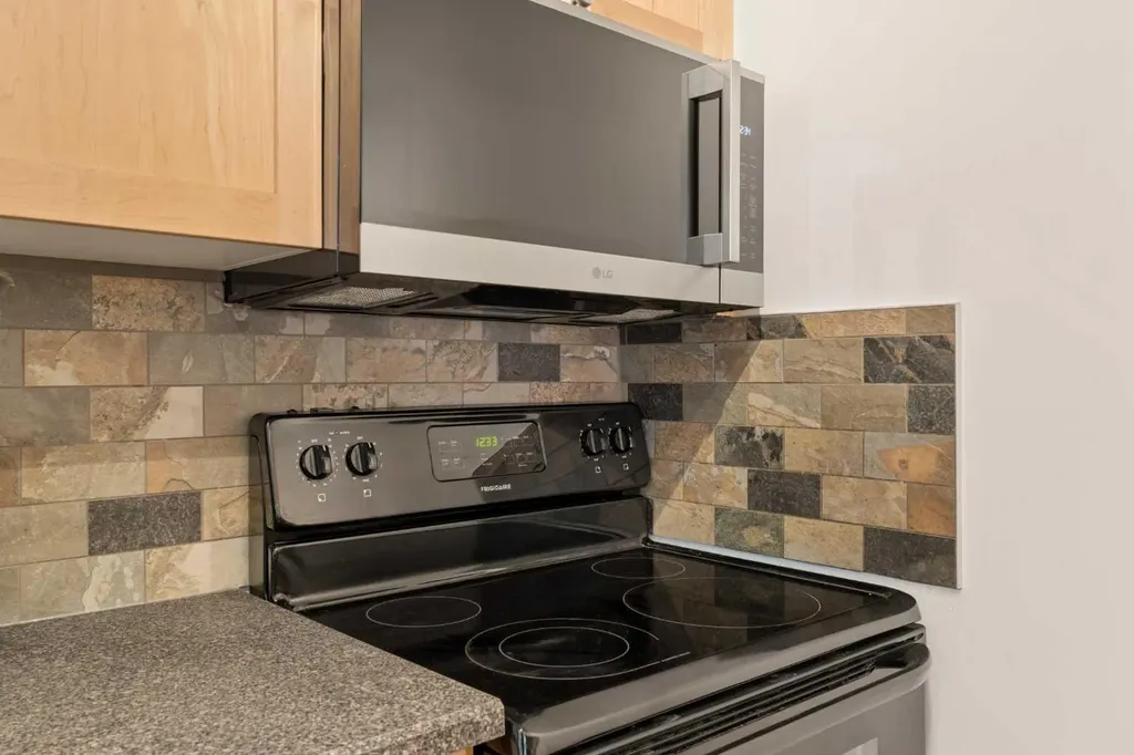 930 18 Avenue SW Calgary AB T2T 0H1