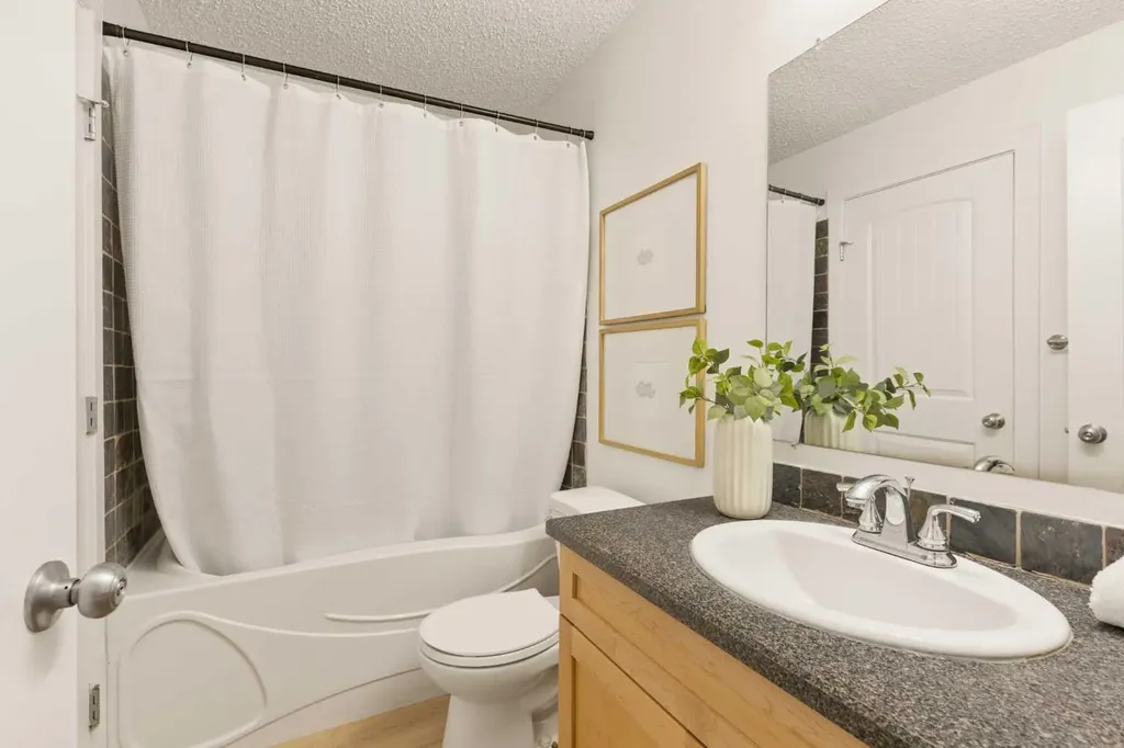930 18 Avenue SW Calgary AB T2T 0H1