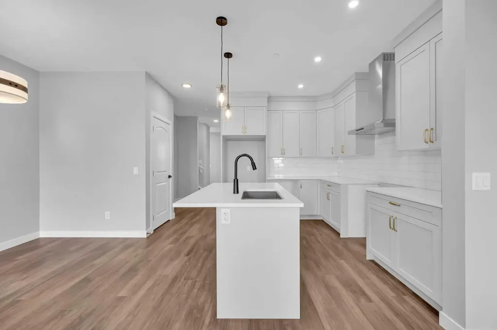 553 Hotchkiss Drive SE Calgary AB T3S 0T3