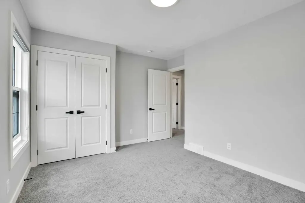289 Ambleside Avenue NW Calgary AB T3P 1W3