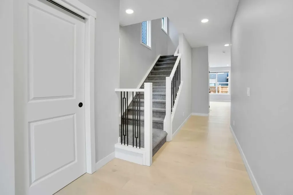 289 Ambleside Avenue NW Calgary AB T3P 1W3