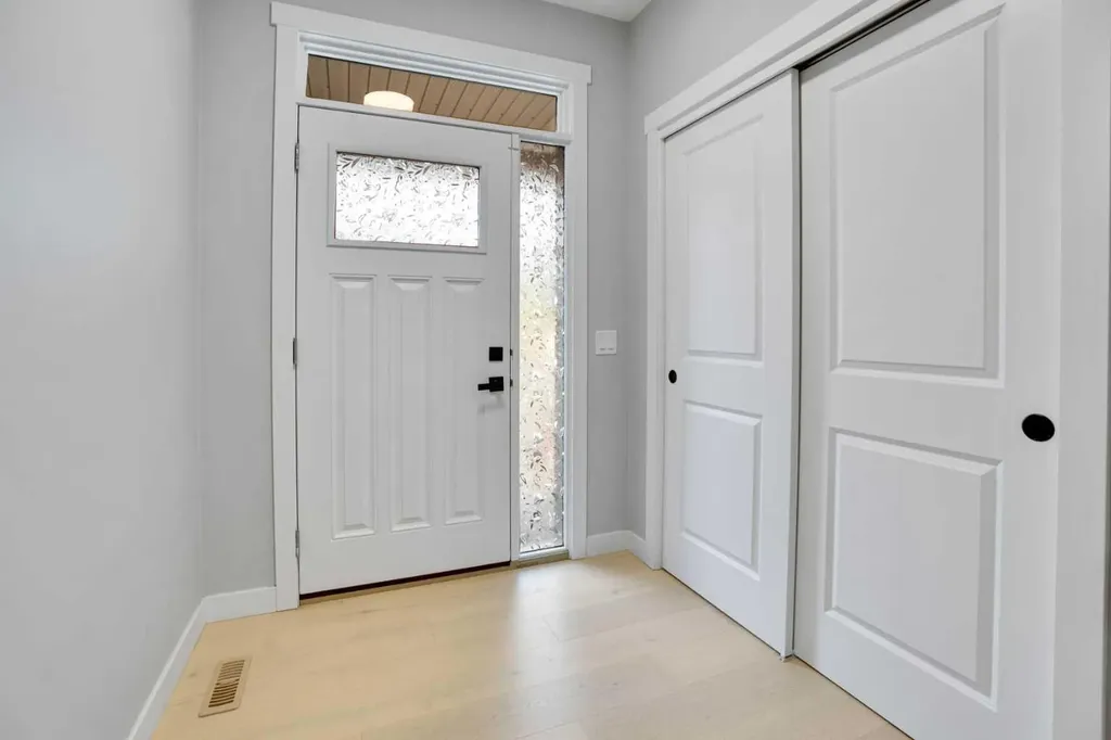 289 Ambleside Avenue NW Calgary AB T3P 1W3