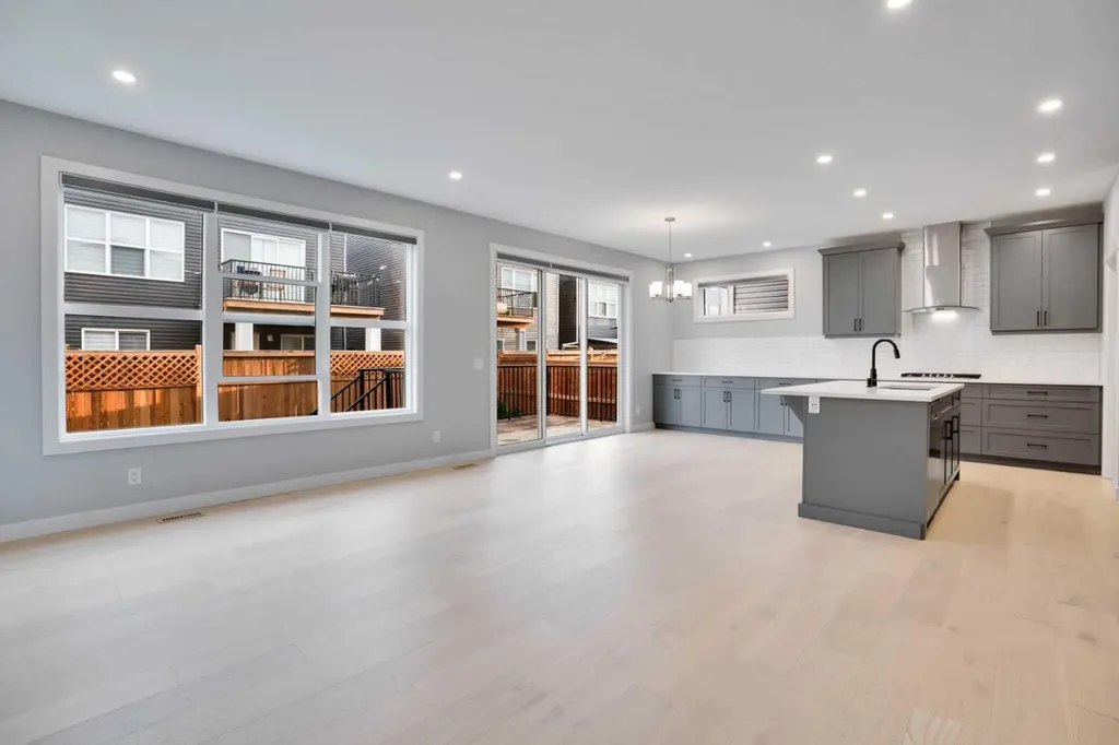 289 Ambleside Avenue NW Calgary AB T3P 1W3