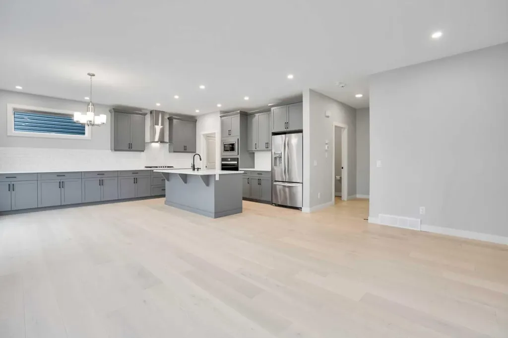 289 Ambleside Avenue NW Calgary AB T3P 1W3