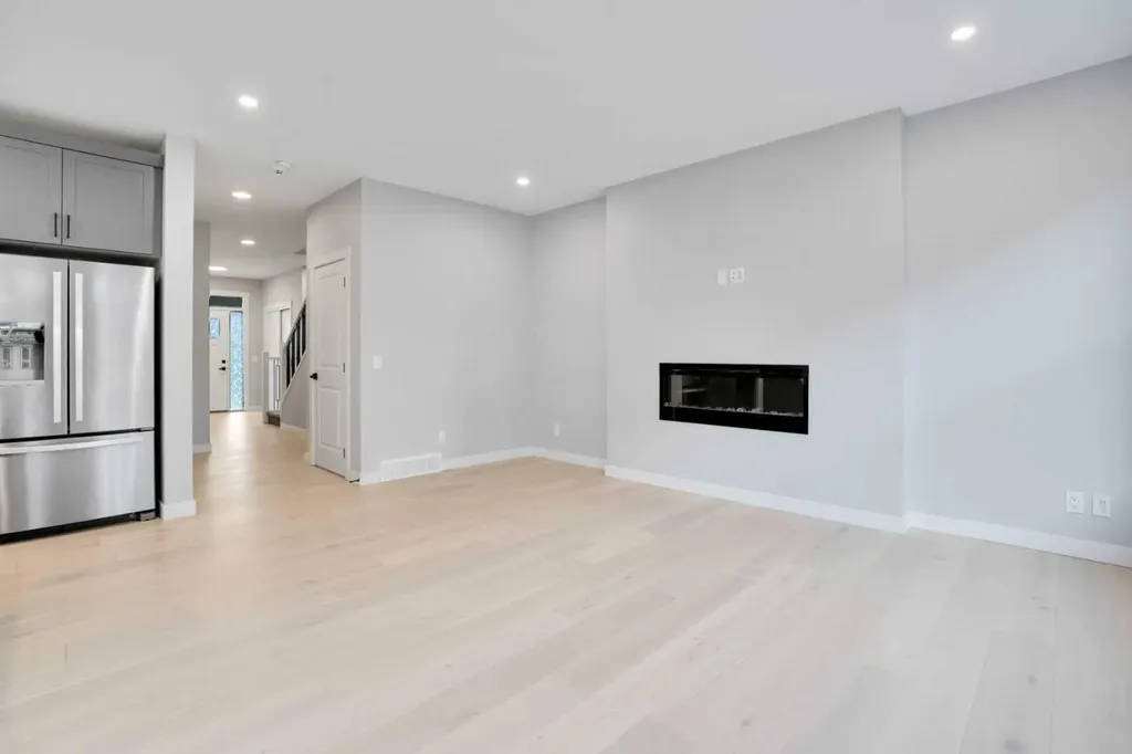 289 Ambleside Avenue NW Calgary AB T3P 1W3