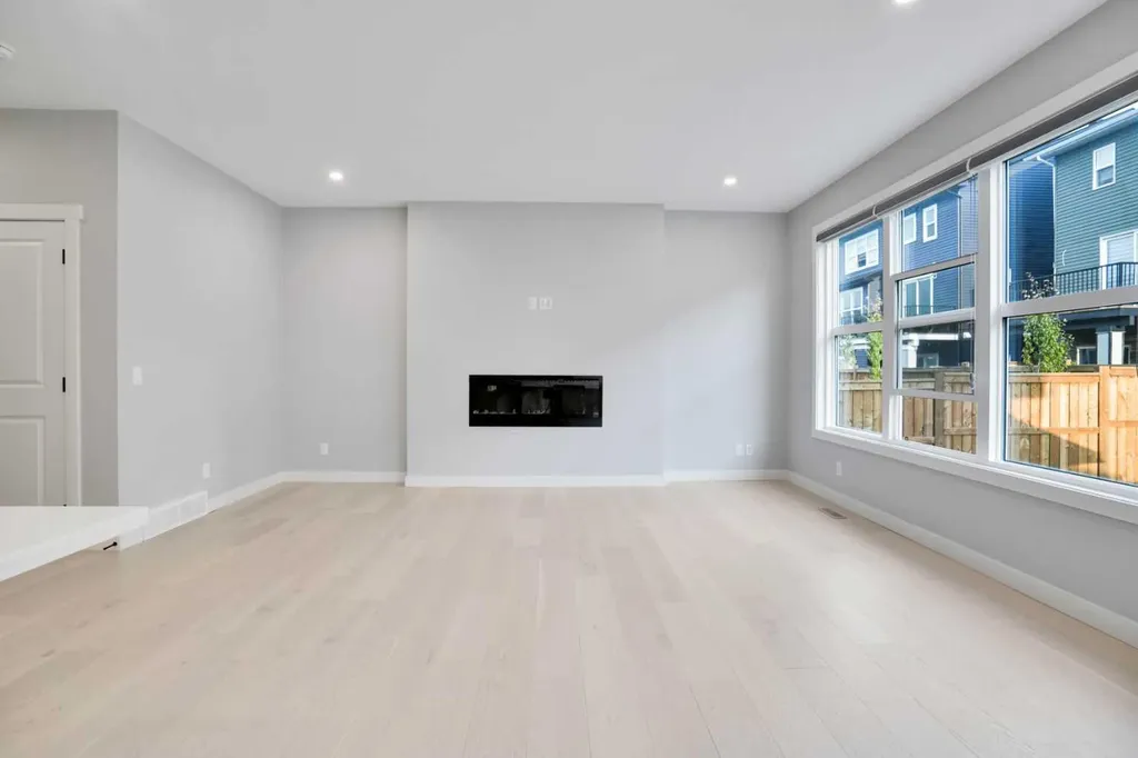 289 Ambleside Avenue NW Calgary AB T3P 1W3
