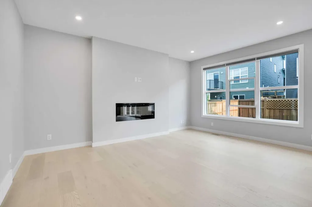 289 Ambleside Avenue NW Calgary AB T3P 1W3