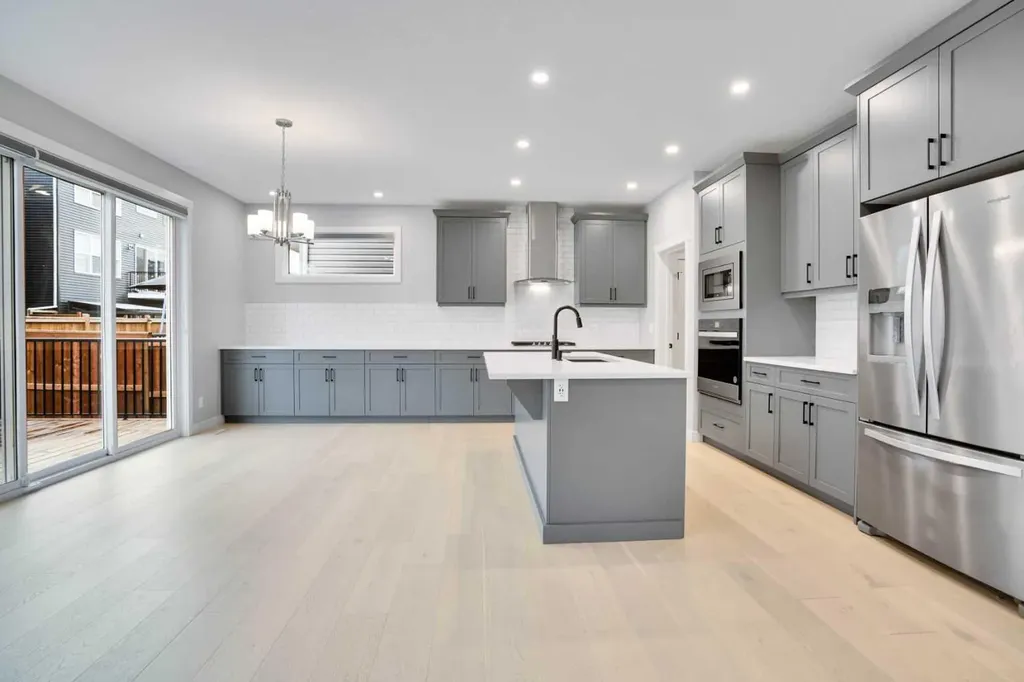 289 Ambleside Avenue NW Calgary AB T3P 1W3