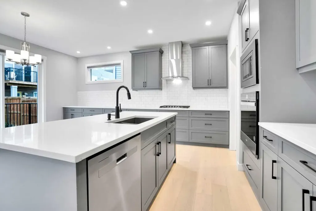 289 Ambleside Avenue NW Calgary AB T3P 1W3