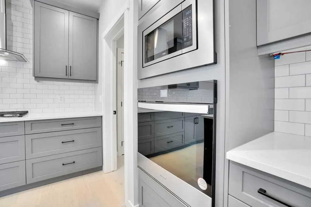 289 Ambleside Avenue NW Calgary AB T3P 1W3