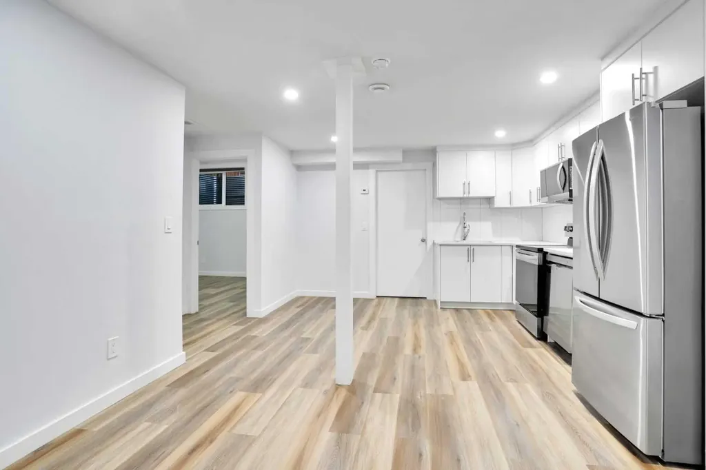 289 Ambleside Avenue NW Calgary AB T3P 1W3