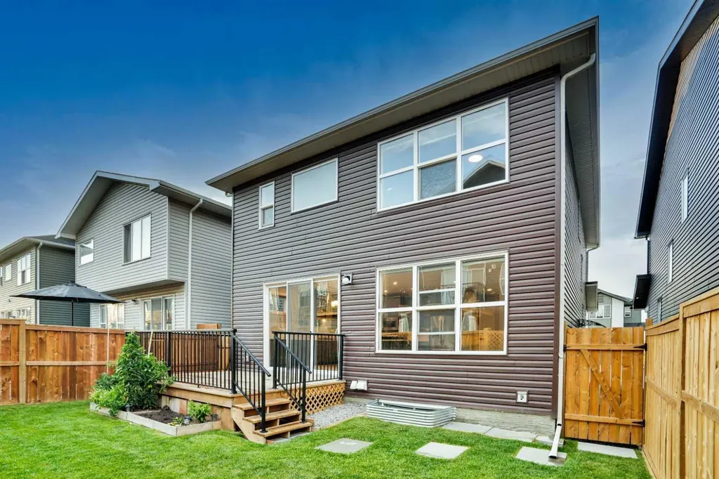 289 Ambleside Avenue NW Calgary AB T3P 1W3