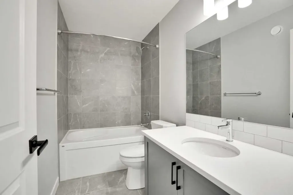289 Ambleside Avenue NW Calgary AB T3P 1W3