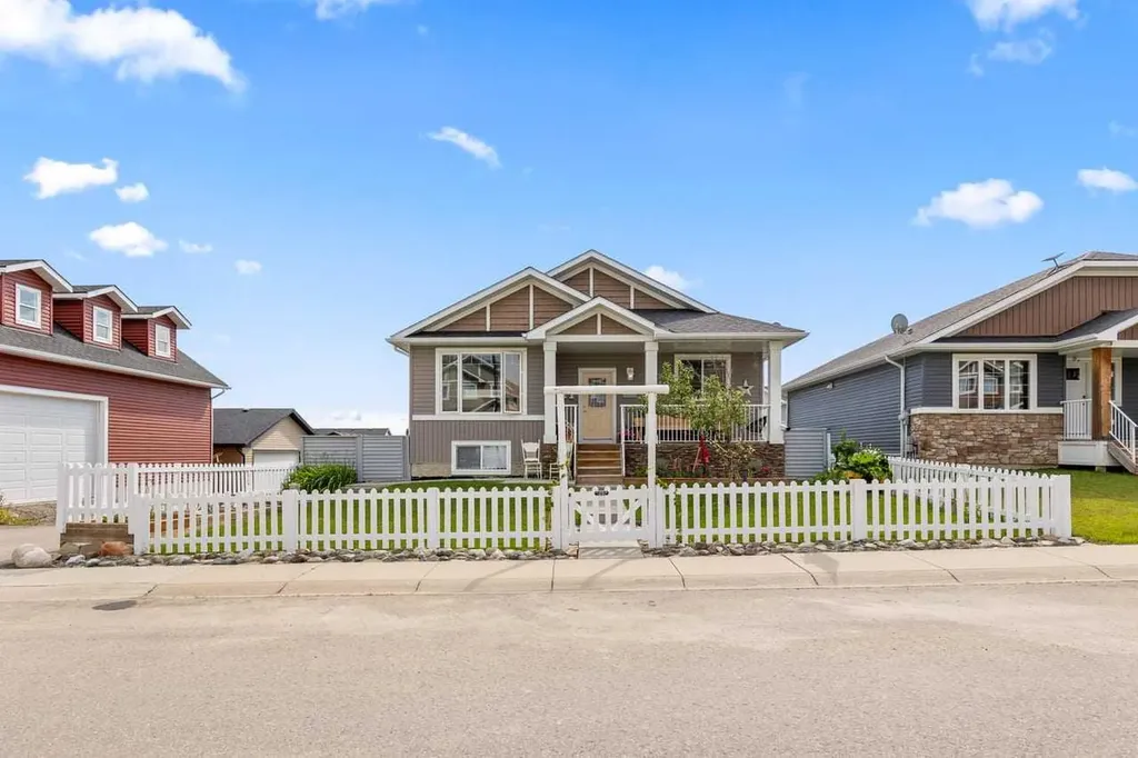 317 Mcleod Crescent Diamond Valley AB T0L 2A0