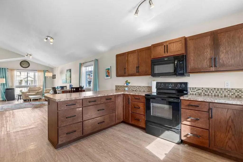 317 Mcleod Crescent Diamond Valley AB T0L 2A0