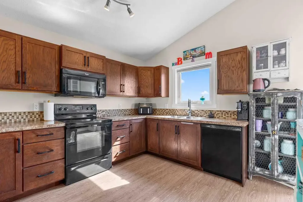 317 Mcleod Crescent Diamond Valley AB T0L 2A0