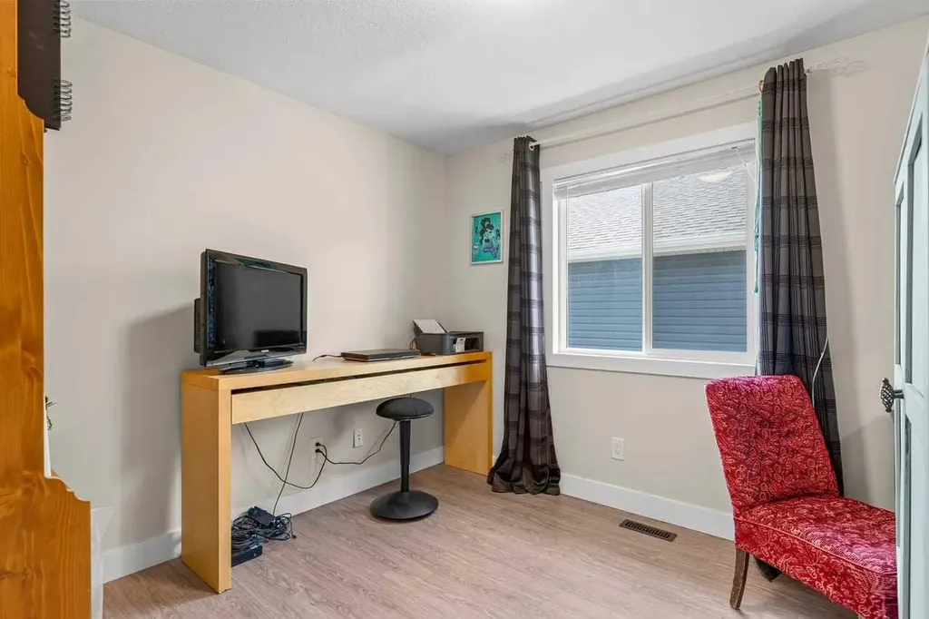 317 Mcleod Crescent Diamond Valley AB T0L 2A0