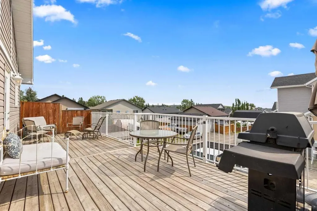 317 Mcleod Crescent Diamond Valley AB T0L 2A0
