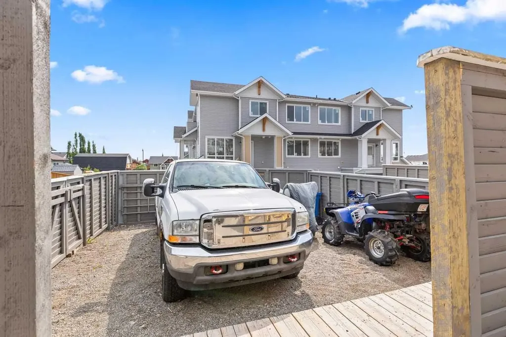 317 Mcleod Crescent Diamond Valley AB T0L 2A0