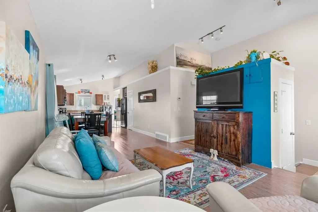317 Mcleod Crescent Diamond Valley AB T0L 2A0