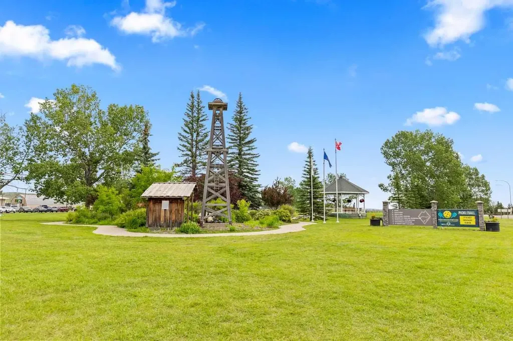 317 Mcleod Crescent Diamond Valley AB T0L 2A0