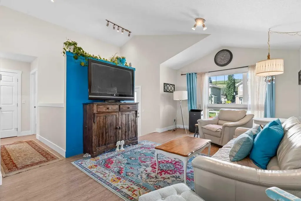 317 Mcleod Crescent Diamond Valley AB T0L 2A0