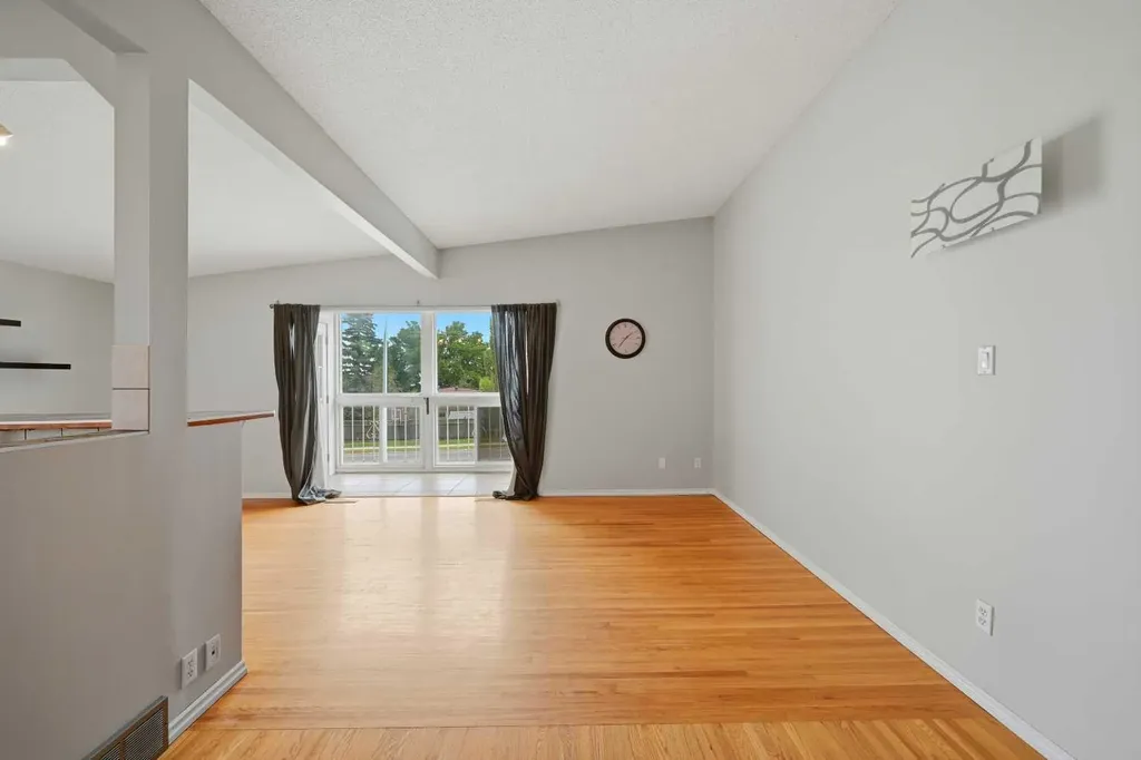 6303 4 Street NW Calgary AB T2K 1B7