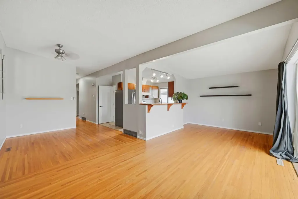 6303 4 Street NW Calgary AB T2K 1B7