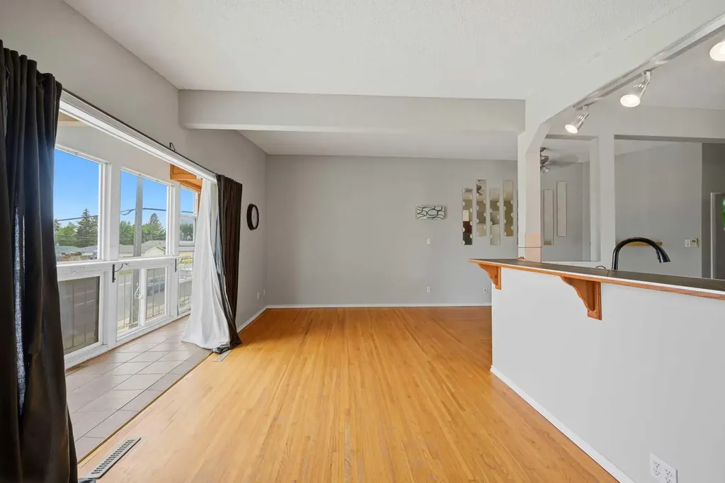 6303 4 Street NW Calgary AB T2K 1B7