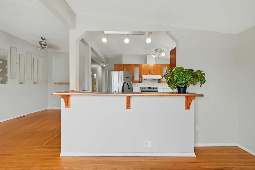 6303 4 Street NW Calgary AB T2K 1B7