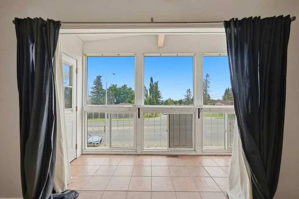 6303 4 Street NW Calgary AB T2K 1B7