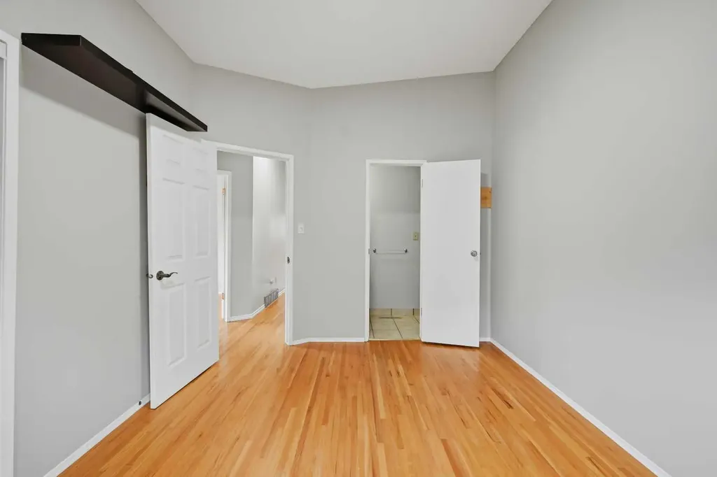 6303 4 Street NW Calgary AB T2K 1B7