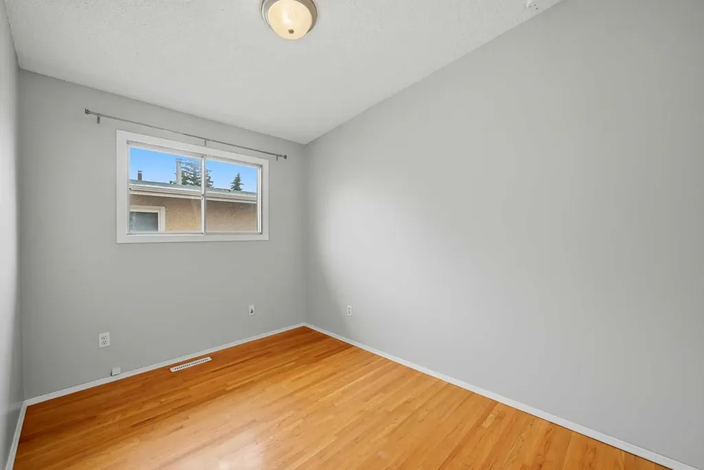 6303 4 Street NW Calgary AB T2K 1B7