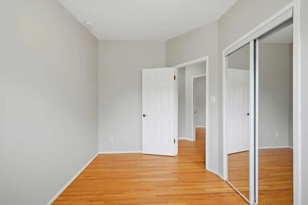 6303 4 Street NW Calgary AB T2K 1B7