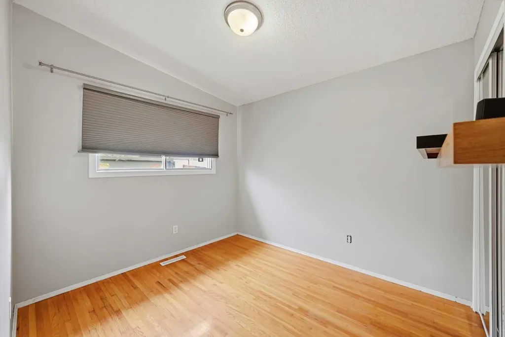 6303 4 Street NW Calgary AB T2K 1B7