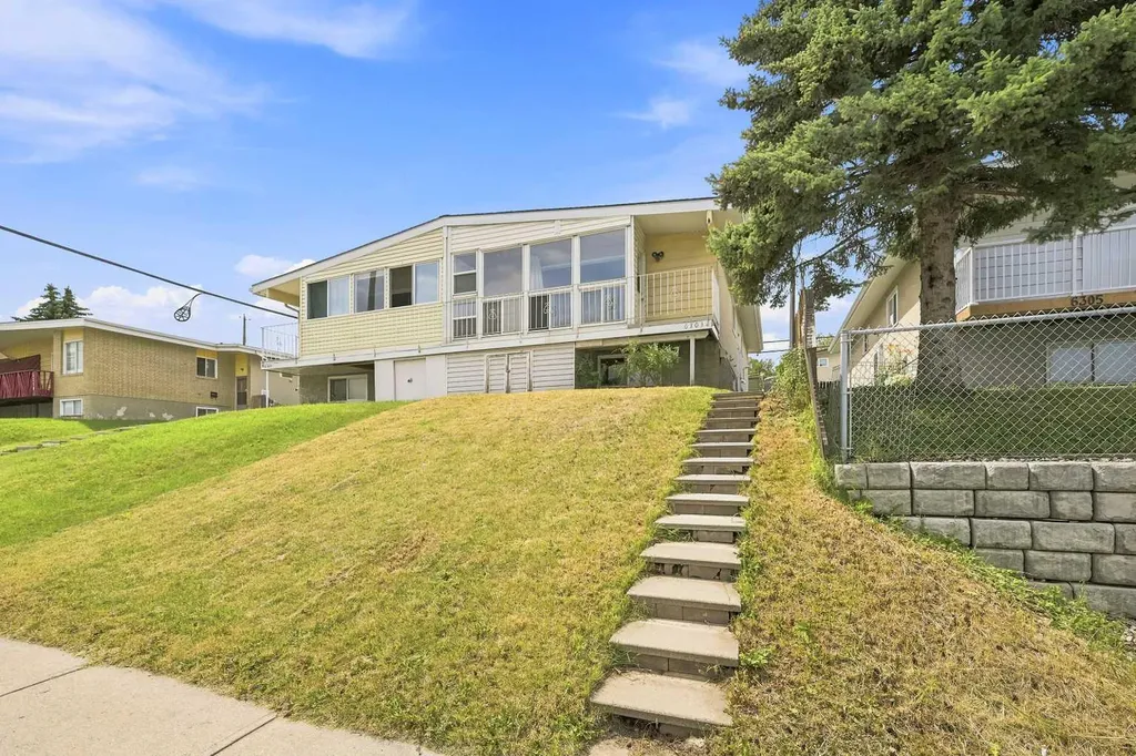 6303 4 Street NW Calgary AB T2K 1B7