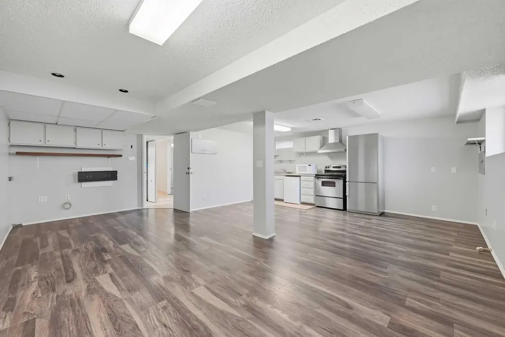 6303 4 Street NW Calgary AB T2K 1B7