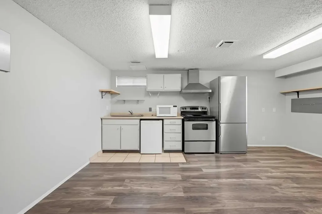 6303 4 Street NW Calgary AB T2K 1B7