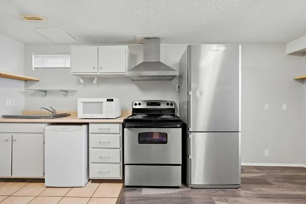 6303 4 Street NW Calgary AB T2K 1B7