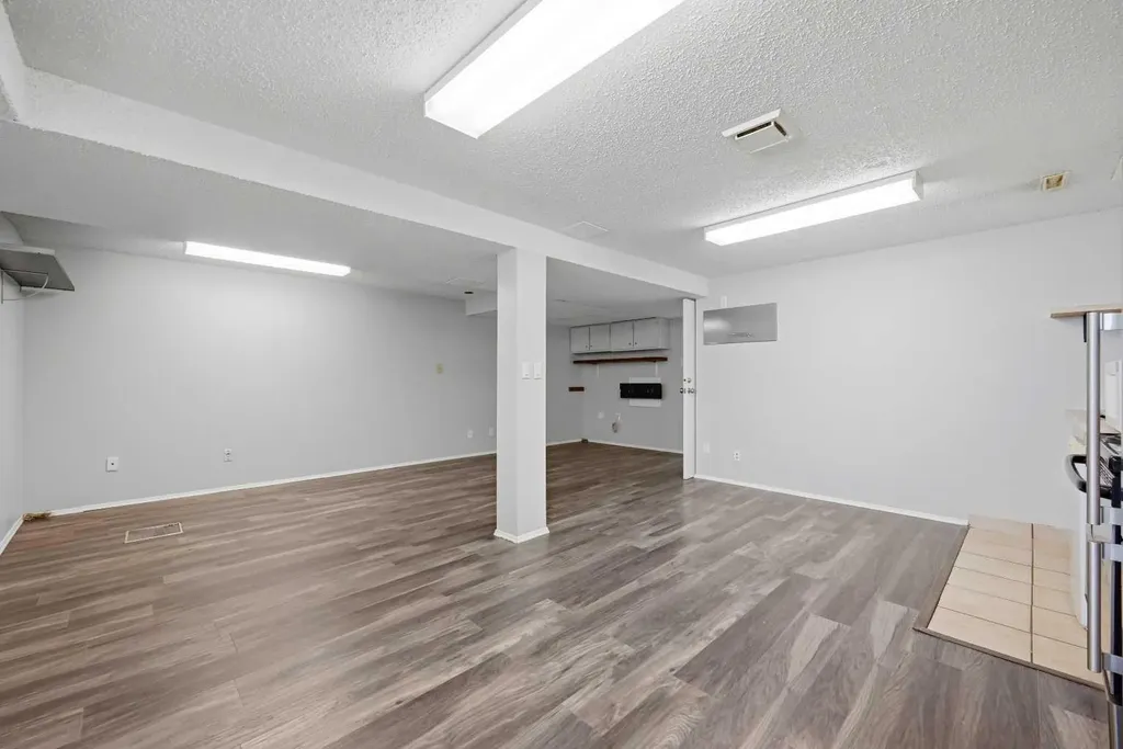 6303 4 Street NW Calgary AB T2K 1B7