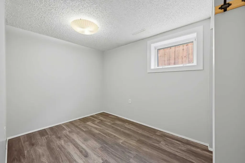 6303 4 Street NW Calgary AB T2K 1B7