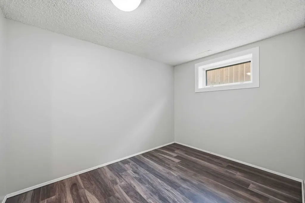 6303 4 Street NW Calgary AB T2K 1B7