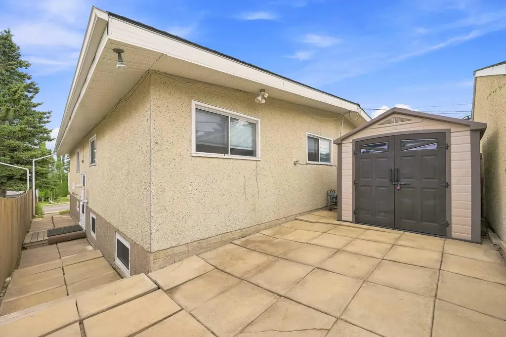 6303 4 Street NW Calgary AB T2K 1B7