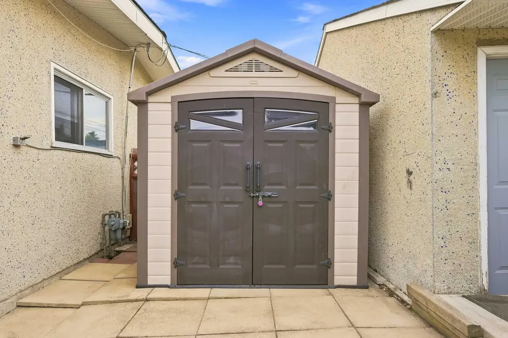 6303 4 Street NW Calgary AB T2K 1B7