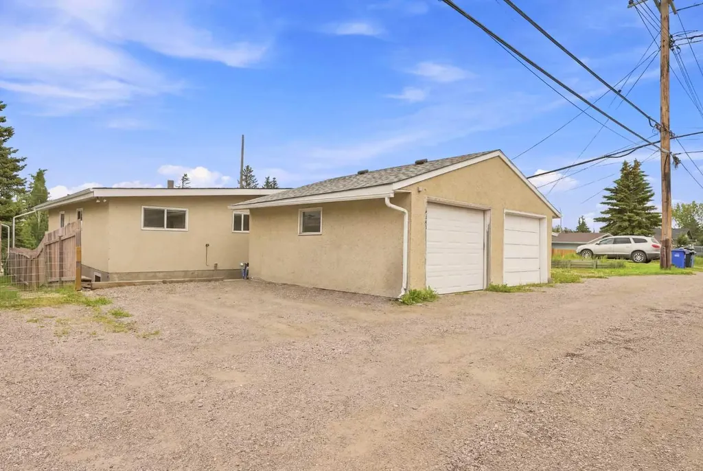 6303 4 Street NW Calgary AB T2K 1B7