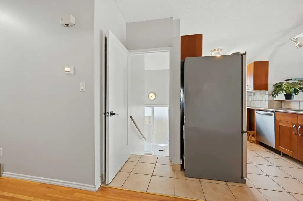 6303 4 Street NW Calgary AB T2K 1B7