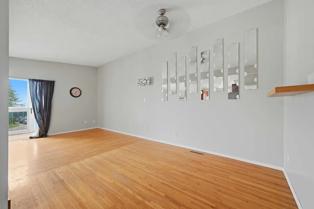 6303 4 Street NW Calgary AB T2K 1B7