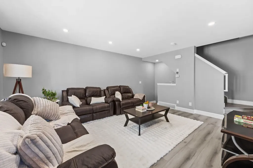 52 Windstone Green SW Airdrie AB T4B 0N8